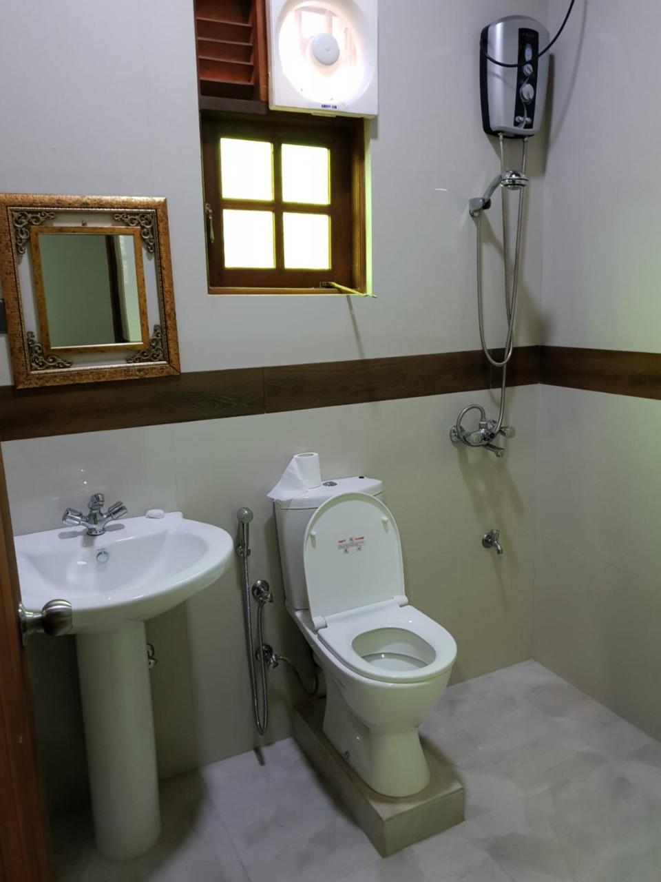 Ice Berg Apartment Dehiwala-Mount Lavinia ภายนอก รูปภาพ