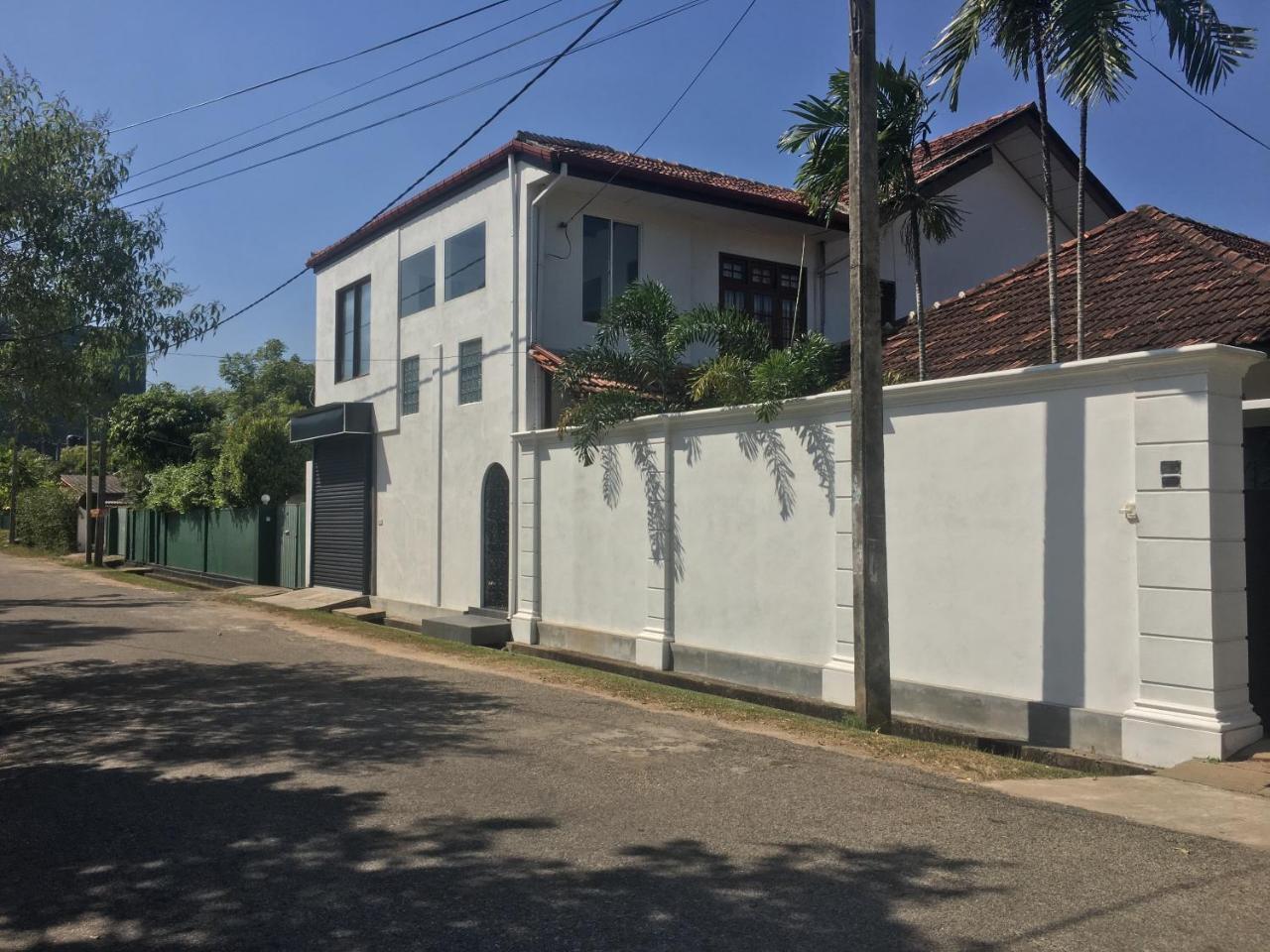 Ice Berg Apartment Dehiwala-Mount Lavinia ภายนอก รูปภาพ