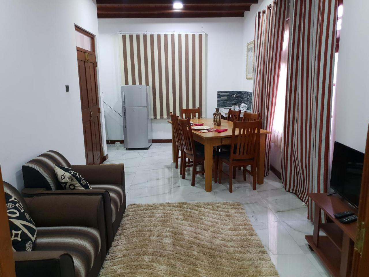 Ice Berg Apartment Dehiwala-Mount Lavinia ภายนอก รูปภาพ