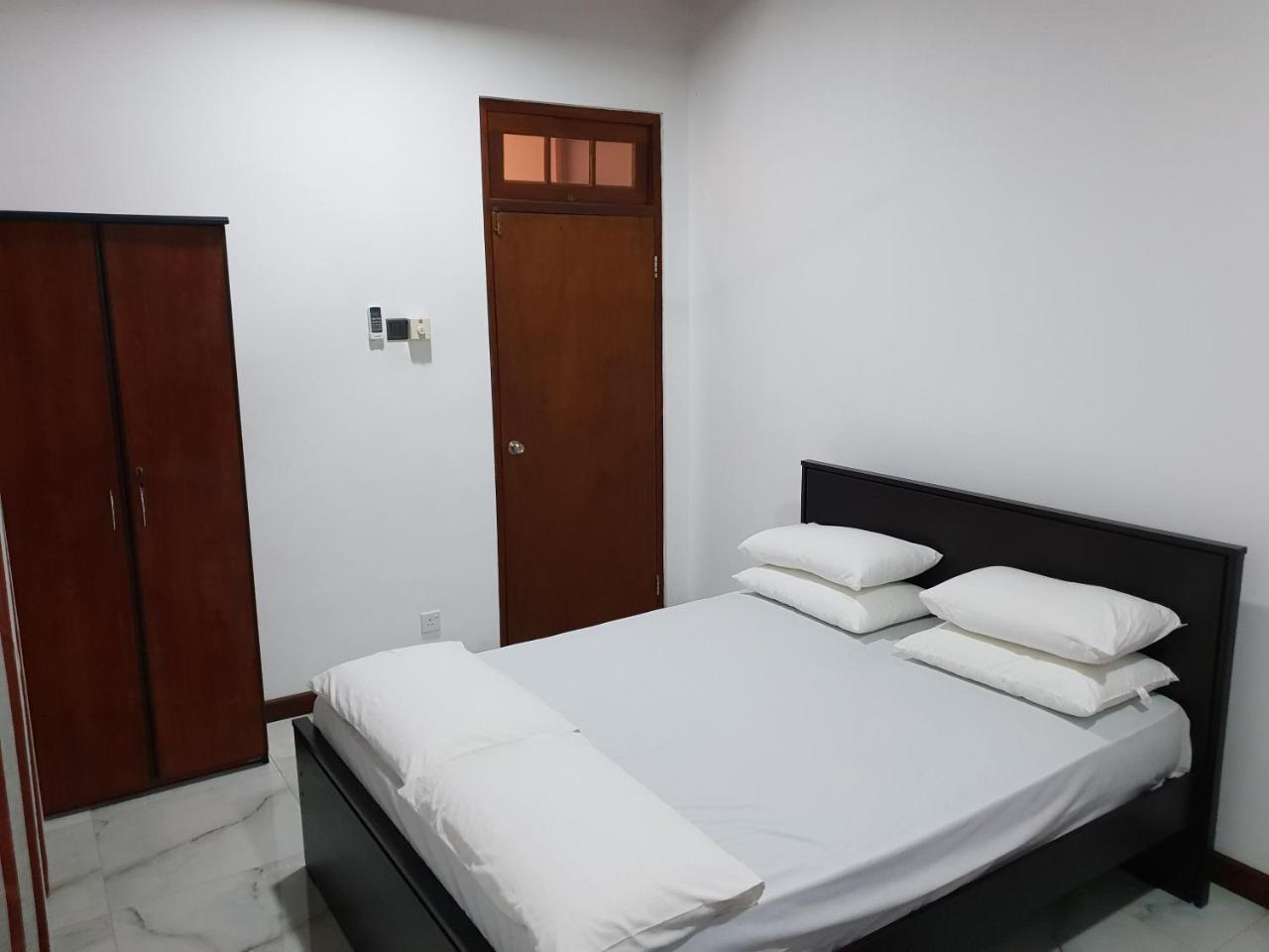 Ice Berg Apartment Dehiwala-Mount Lavinia ภายนอก รูปภาพ